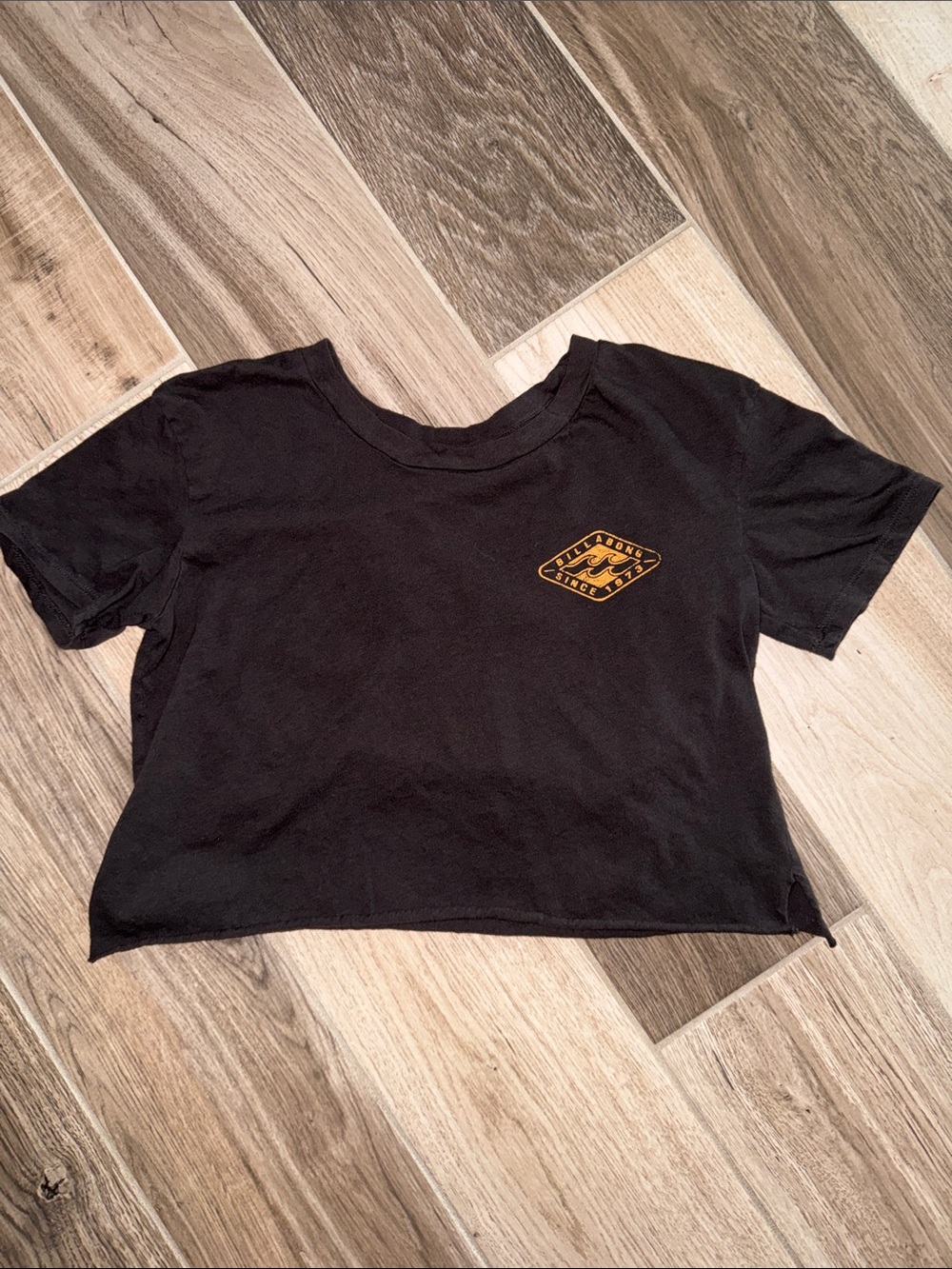 Black Billabong Cropped Tee with Small Gold Logo EUC S